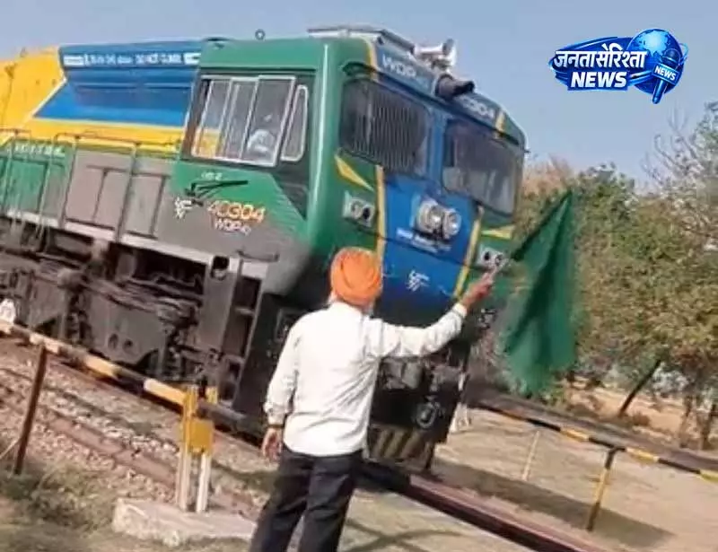 सरपंच ने Hoshiarpur में खाली रेलवे क्रॉसिंग की जिम्मेदारी संभाली सरपंच ने Hoshiarpur में खाली रेलवे क्रॉसिंग की जिम्मेदारी संभाली