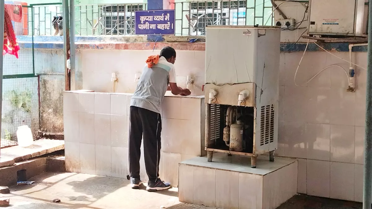 Farrukhabad: लोहिया अस्पताल में पानी की किल्लत से दिक्कत Farrukhabad: लोहिया अस्पताल में पानी की किल्लत से दिक्कत