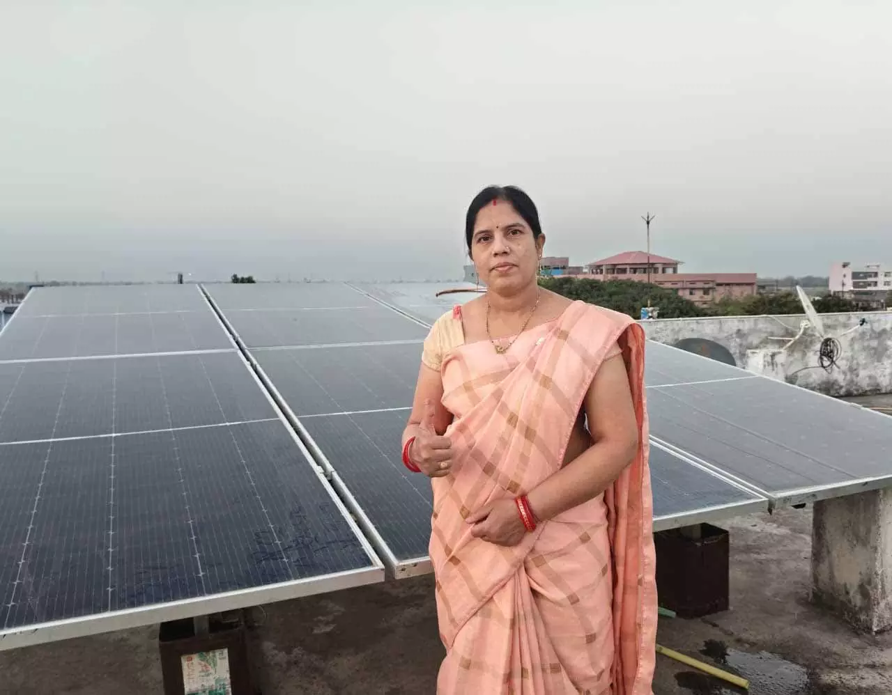 सोलर पैनल अपनाकर देवश्री साहू बनीं आत्मनिर्भर, बिजली बिल से मिली पूर्ण मुक्ति सोलर पैनल अपनाकर देवश्री साहू बनीं आत्मनिर्भर, बिजली बिल से मिली पूर्ण मुक्ति