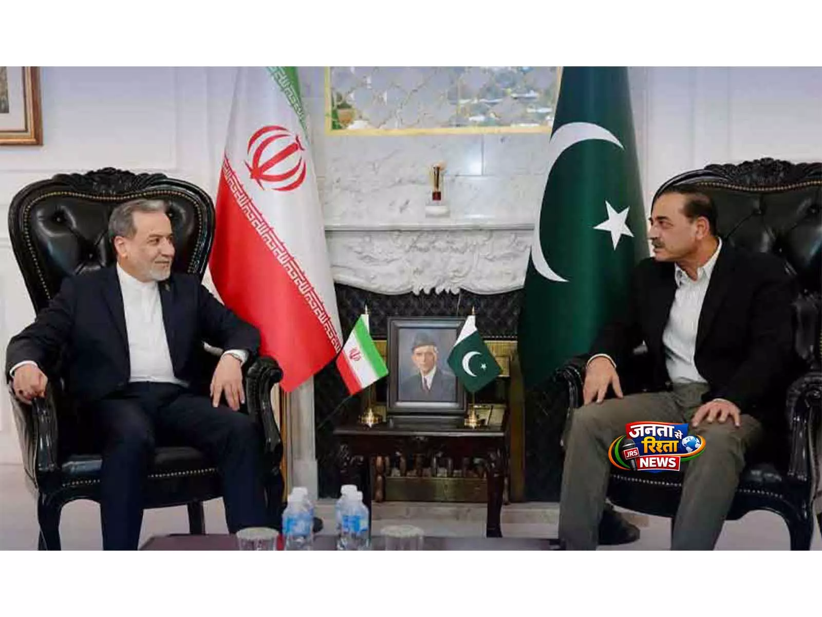 Islamabad: अमेरिका के साथ शांति वार्ता ठप होने के बीच ईरानी विदेश मंत्री अराघची ने सेना प्रमुख मुनीर से मुलाकात की Islamabad: अमेरिका के साथ शांति वार्ता ठप होने के बीच ईरानी विदेश मंत्री अराघची ने सेना प्रमुख मुनीर से मुलाकात की