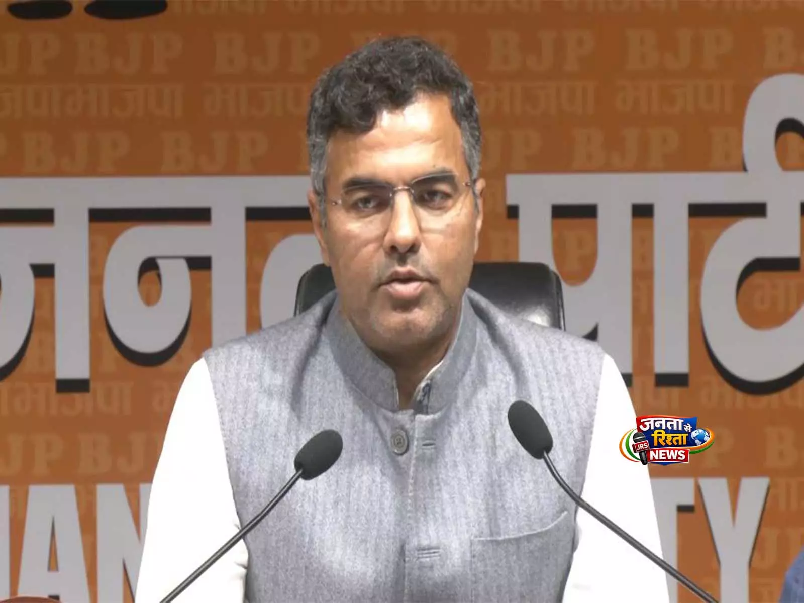 AAP प्रमुख के नए बंगले में शिफ्ट होने के बाद बीजेपी ने केजरीवाल की आलोचना की, शीश महल 2 का आरोप लगाया AAP प्रमुख के नए बंगले में शिफ्ट होने के बाद बीजेपी ने केजरीवाल की आलोचना की, शीश महल 2 का आरोप लगाया