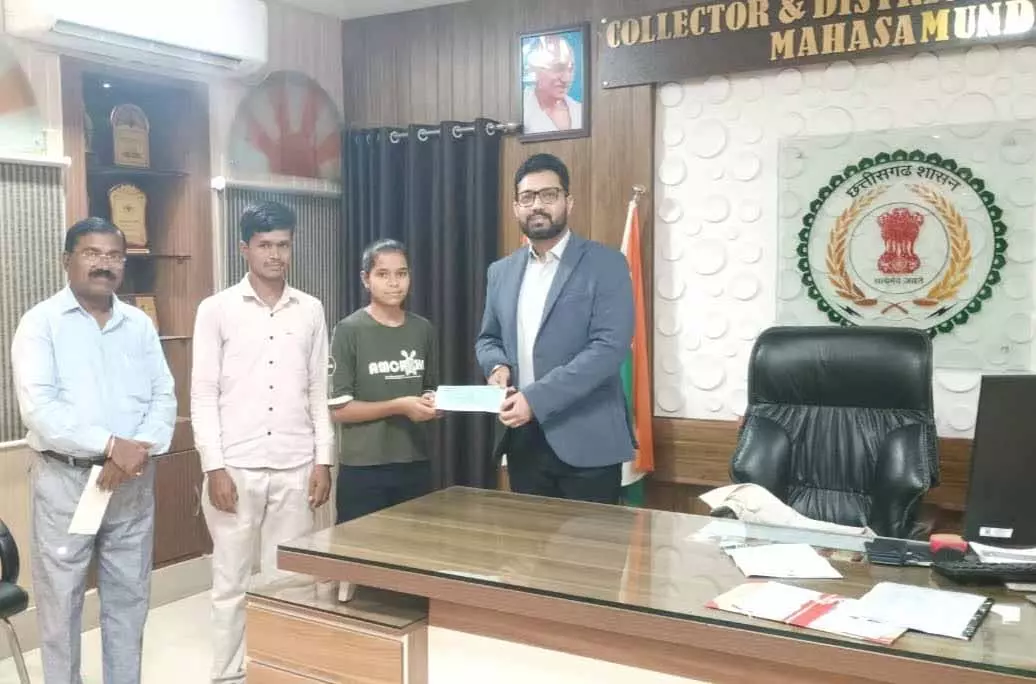 पिथौरा की छात्राओं को उत्कृष्ट प्रदर्शन के लिए 10-10 हजार की मिली प्रोत्साहन राशि पिथौरा की छात्राओं को उत्कृष्ट प्रदर्शन के लिए 10-10 हजार की मिली प्रोत्साहन राशि