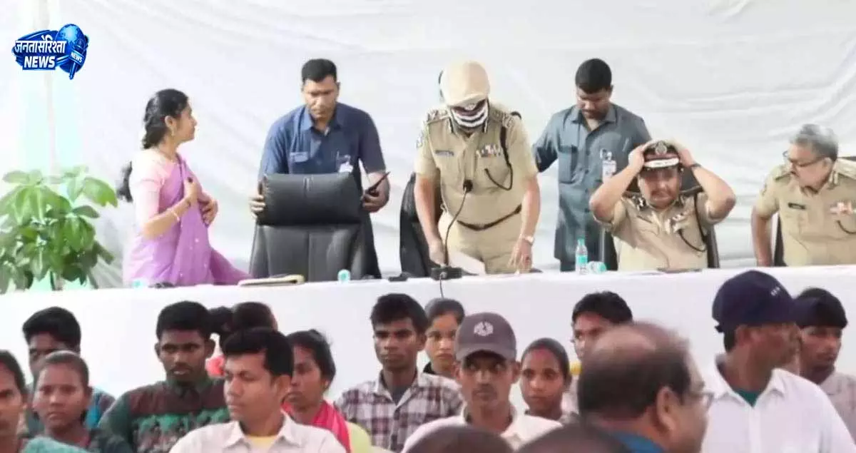 नक्सली नेता समेत 47 ने किया सरेंडर नक्सली नेता समेत 47 ने किया सरेंडर