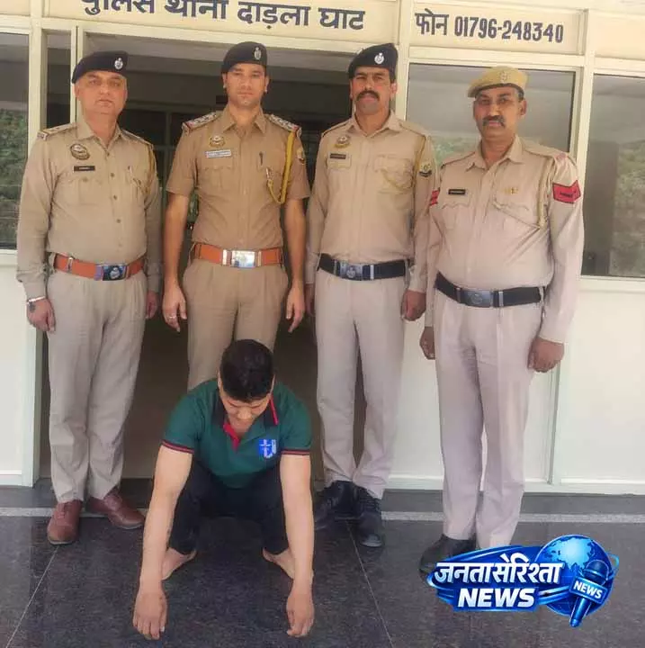 Kullu से अवैध गांजा सप्लाई करने वाला नेपाली पकड़ा गया Kullu से अवैध गांजा सप्लाई करने वाला नेपाली पकड़ा गया