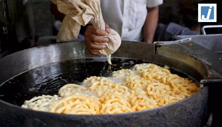 बकाया पैसे मांगने पर हलवाई के दोनों हाथ काटने की कोशिश, आरोपी गिरफ्तार बकाया पैसे मांगने पर हलवाई के दोनों हाथ काटने की कोशिश, आरोपी गिरफ्तार