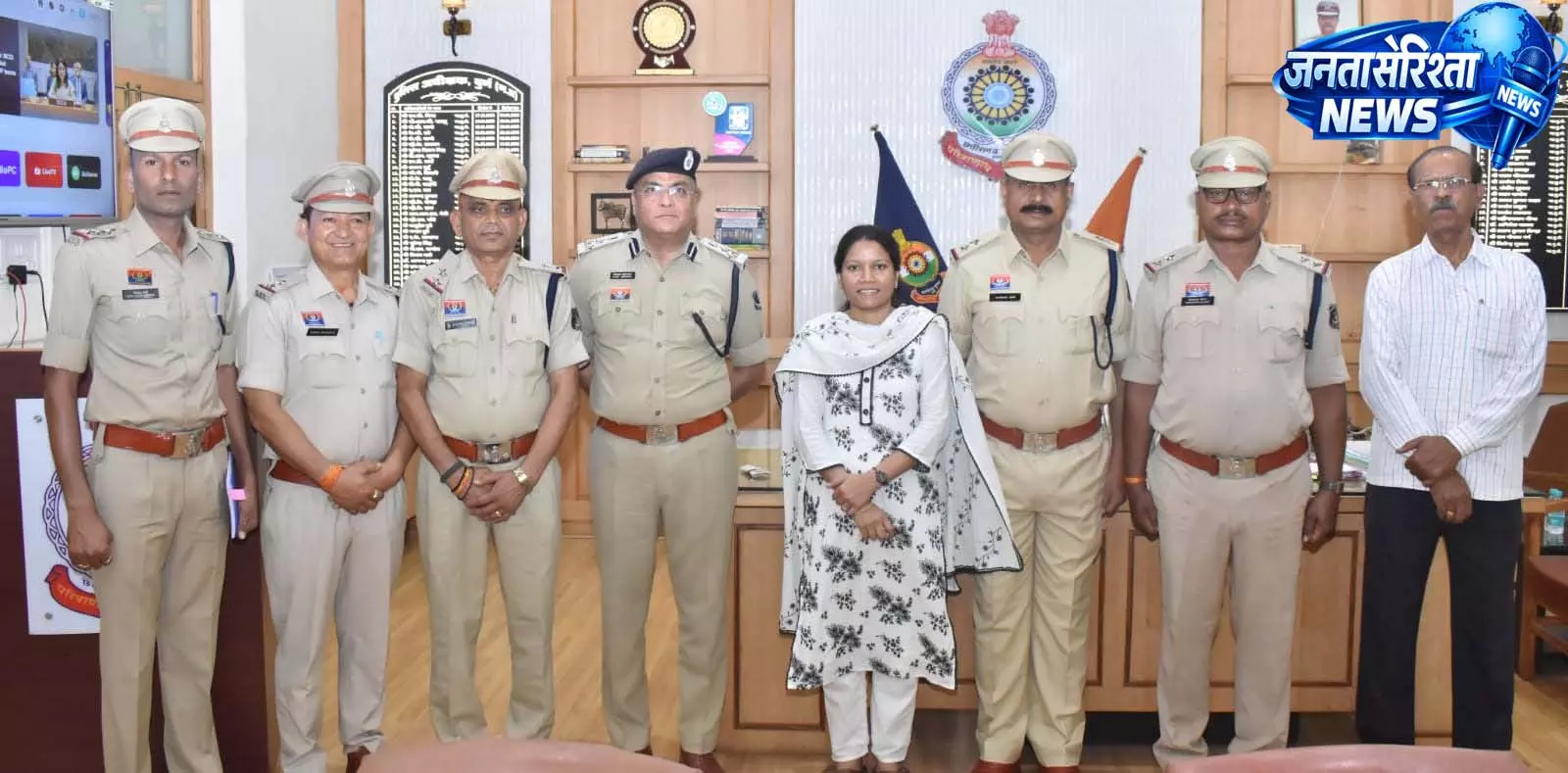 दुर्ग में पुलिस पदोन्नति समारोह, अधिकारियों को लगाए गए स्टार दुर्ग में पुलिस पदोन्नति समारोह, अधिकारियों को लगाए गए स्टार