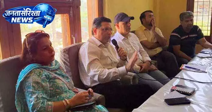 Jammu: राहत आयुक्त ने जगती में विशेष राहत राशन योजना की समीक्षा की Jammu: राहत आयुक्त ने जगती में विशेष राहत राशन योजना की समीक्षा की