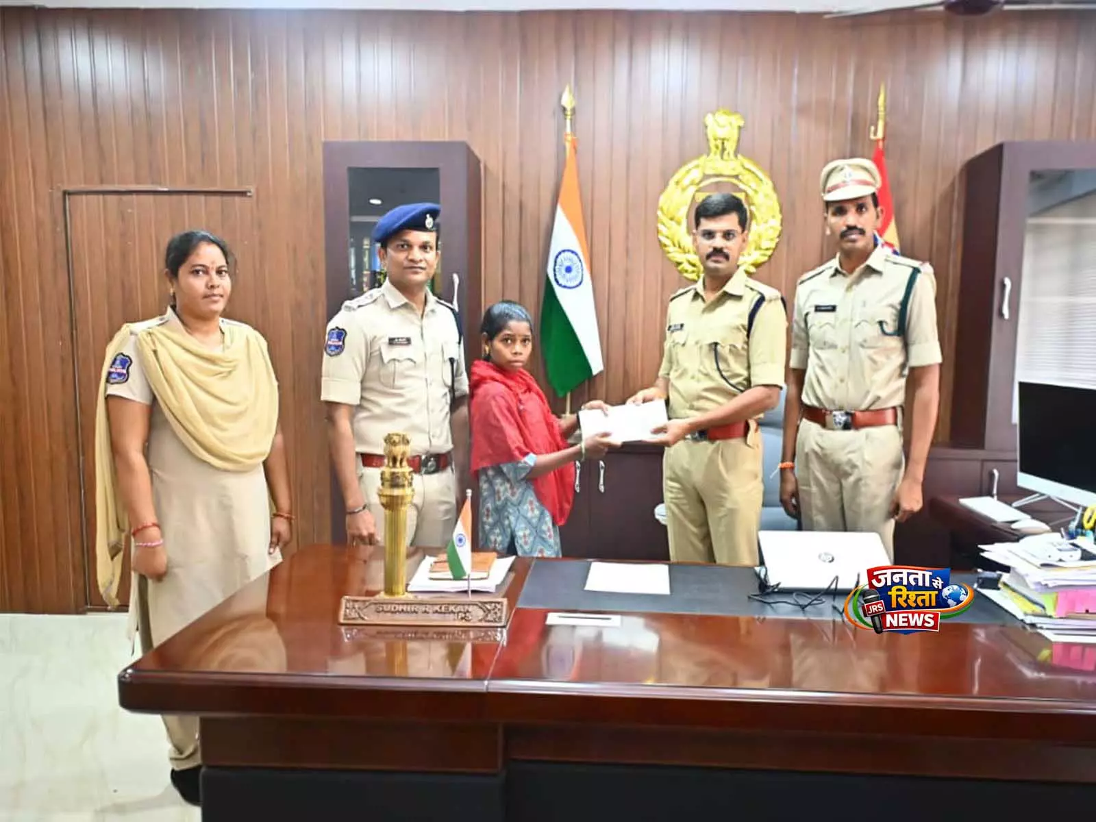 मुलुगु में CPI माओवादी सदस्य का आत्मसमर्पण, पुलिस की मौजूदगी में मुख्यधारा में वापसी मुलुगु में CPI माओवादी सदस्य का आत्मसमर्पण, पुलिस की मौजूदगी में मुख्यधारा में वापसी