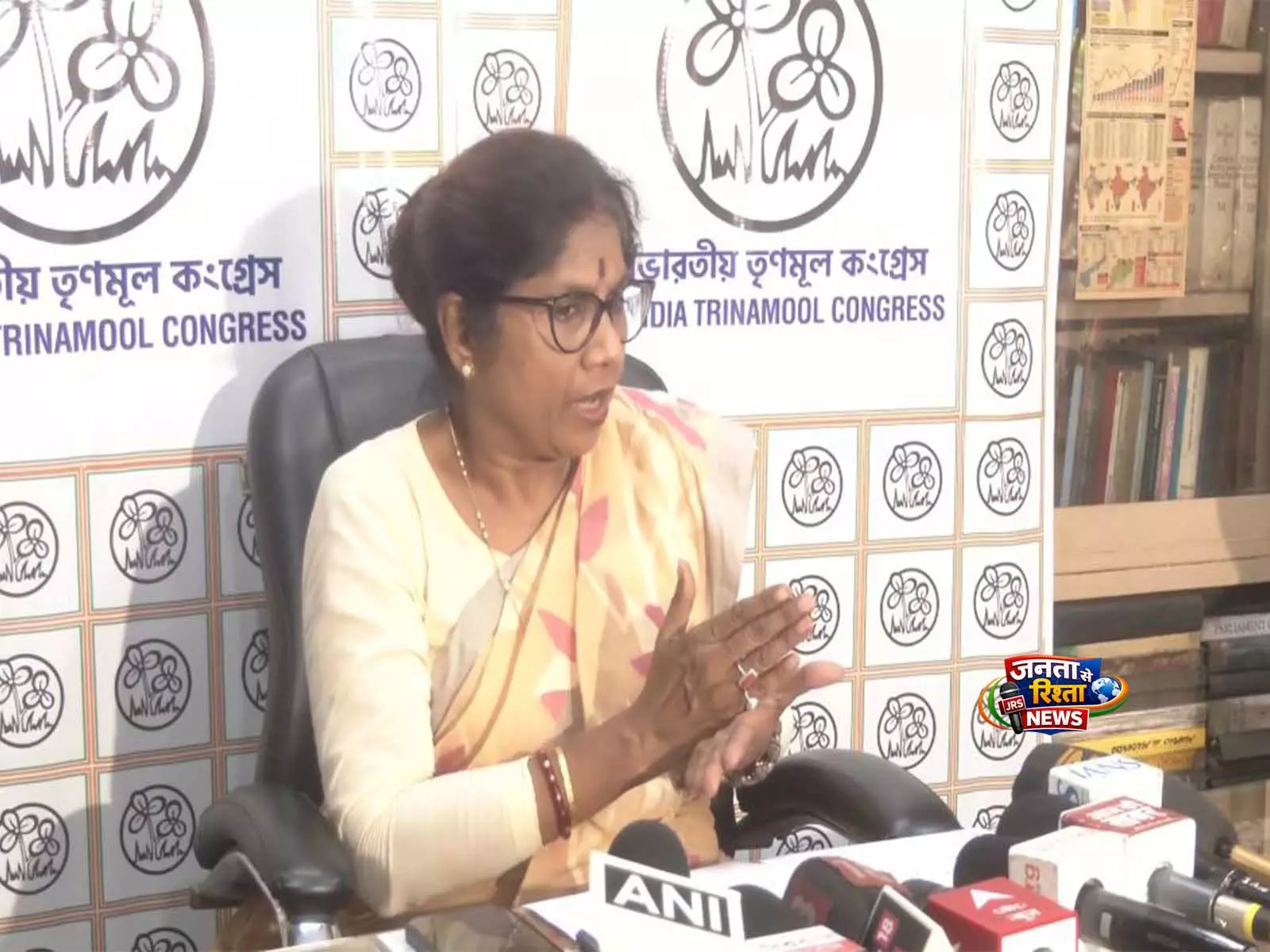 TMC की शशि पांजा ने पश्चिम बंगाल में महिलाओं की सुरक्षा पर टिप्पणी को लेकर अमित शाह पर साधा निशाना TMC की शशि पांजा ने पश्चिम बंगाल में महिलाओं की सुरक्षा पर टिप्पणी को लेकर अमित शाह पर साधा निशाना