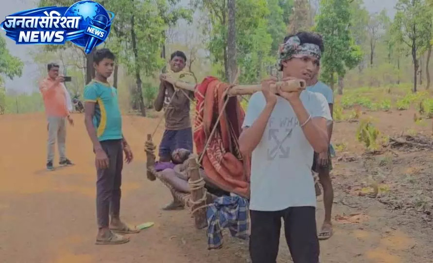 एम्बुलेंस नहीं मिली तो 20 ग्रामीणों ने 19 किमी खटिया पर ढोकर मरीज को पहुंचाया अस्पताल एम्बुलेंस नहीं मिली तो 20 ग्रामीणों ने 19 किमी खटिया पर ढोकर मरीज को पहुंचाया अस्पताल