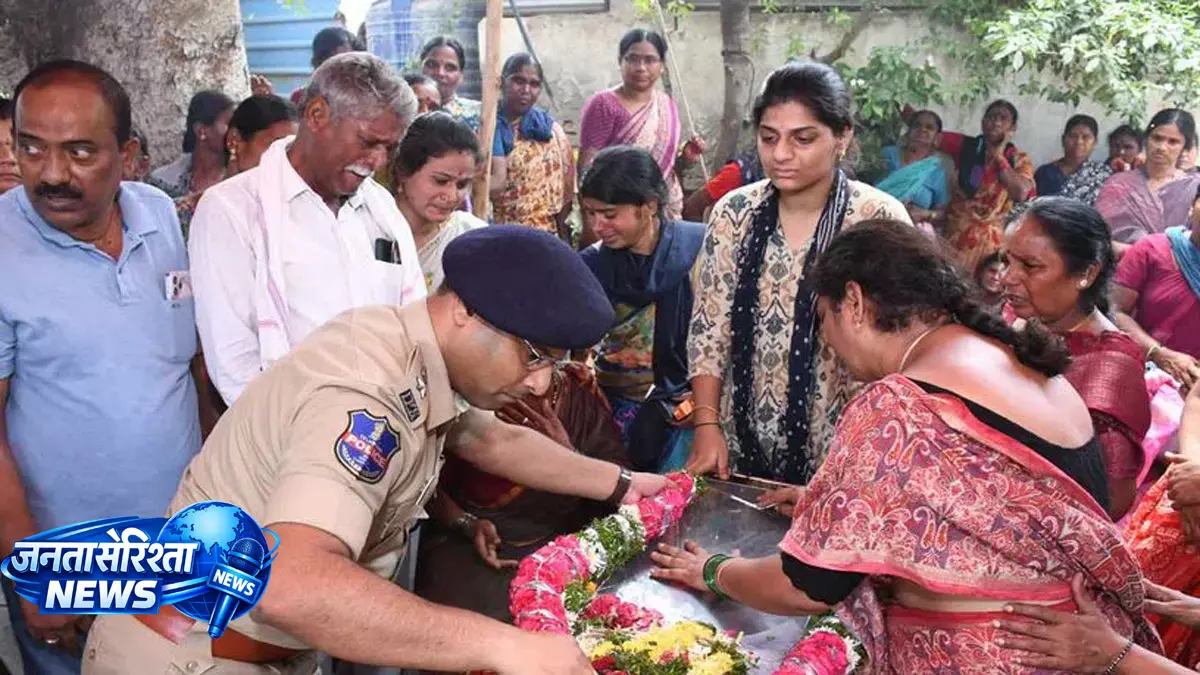 सड़क हादसे में हेड कांस्टेबल की मौत, अंतिम संस्कार में SP शामिल सड़क हादसे में हेड कांस्टेबल की मौत, अंतिम संस्कार में SP शामिल