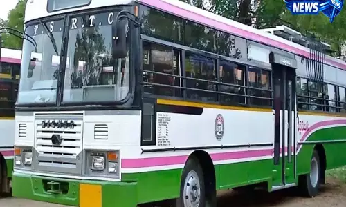 Hyderabad: RTC बस और पानी के टैंकर में टक्कर, तीन घायल Hyderabad: RTC बस और पानी के टैंकर में टक्कर, तीन घायल