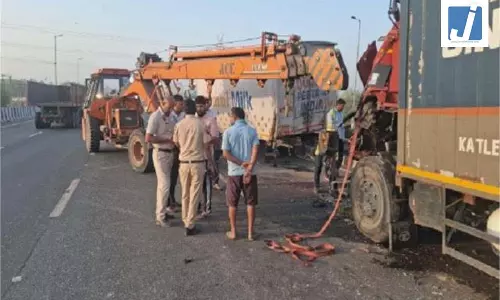 नेशनल हाईवे-44 पर दो ट्रक और एक फॉर्च्यूनर में टक्कर, एक की मौत