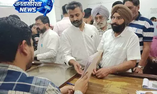 Ambala में BJP को असंतोष, कार्यकर्ताओं ने नामांकन दाखिल किया Ambala में BJP को असंतोष, कार्यकर्ताओं ने नामांकन दाखिल किया