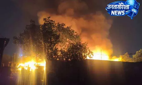 Gurugram में झुग्गियों में भीषण आग लगी, कोई हताहत नहीं Gurugram में झुग्गियों में भीषण आग लगी, कोई हताहत नहीं