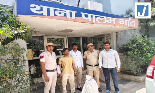 पुलिस की सख्ती: चोरी के सिलेंडर और मोबाइल के साथ आरोपी गिरफ्तार पुलिस की सख्ती: चोरी के सिलेंडर और मोबाइल के साथ आरोपी गिरफ्तार