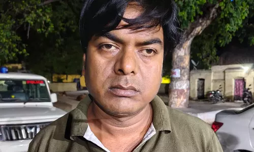 जॉब दिलाने के बहाने महिला और नाबालिग से रेप की कोशिश, कार के साथ आरोपी गिरफ्तार जॉब दिलाने के बहाने महिला और नाबालिग से रेप की कोशिश, कार के साथ आरोपी गिरफ्तार