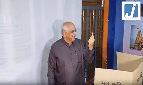 गुजरात स्थानीय निकाय चुनाव: मुख्यमंत्री भूपेन्द्र पटेल और उपमुख्यमंत्री संघवी ने किया मतदान गुजरात स्थानीय निकाय चुनाव: मुख्यमंत्री भूपेन्द्र पटेल और उपमुख्यमंत्री संघवी ने किया मतदान