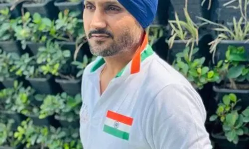 SAD leader ने हरभजन सिंह की सुरक्षा वापस लेने पर आप सरकार की आलोचना की SAD leader ने हरभजन सिंह की सुरक्षा वापस लेने पर आप सरकार की आलोचना की