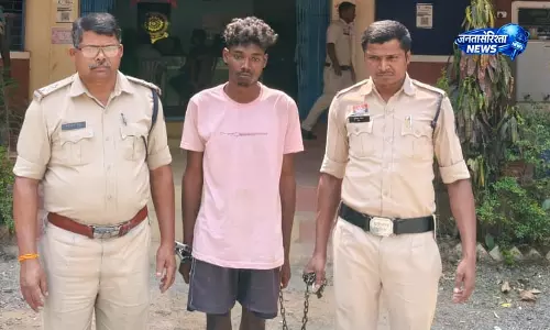 पारिवारिक नाराजगी में बेटे ने मां को फावड़े से मारा, मौके पर मौत पारिवारिक नाराजगी में बेटे ने मां को फावड़े से मारा, मौके पर मौत