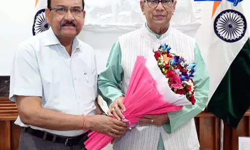 VC ने गवर्नर को Haryana हेल्थ यूनिवर्सिटी की नई योजना के बारे में बताया VC ने गवर्नर को Haryana हेल्थ यूनिवर्सिटी की नई योजना के बारे में बताया