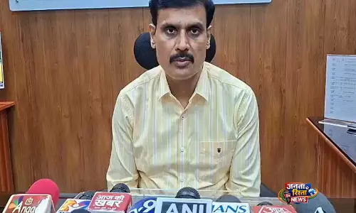 Ballia में एम्बुलेंस को ईंधन न मिलने के आरोप के बाद व्यक्ति की मौत, जांच जारी Ballia में एम्बुलेंस को ईंधन न मिलने के आरोप के बाद व्यक्ति की मौत, जांच जारी