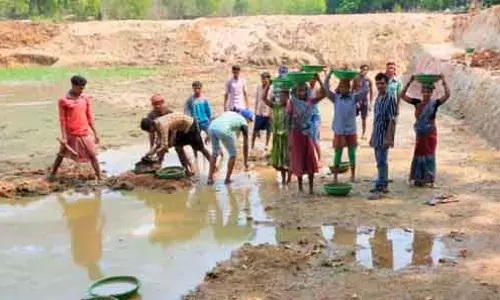 Sambalpur मनरेगा में धोखाधड़ी के लिए दो इंजीनियरों पर आरआई की कार्रवाई