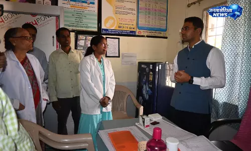 कलेक्टर ने पीएचसी पनगांव और लाहौद का किया निरीक्षण कलेक्टर ने पीएचसी पनगांव और लाहौद का किया निरीक्षण