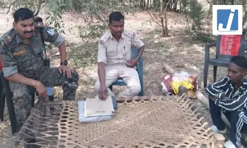 पत्नी ने मायके जाने की जिद की तो गुस्साए पति ने कुल्हाड़ी से काट डाला, आरोपी रात भर शव के बगल में ही सोता रहा