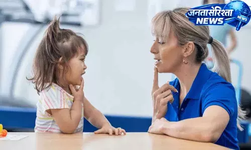 अगर आपके बच्चे Screen Time बहुत ज़्यादा रखते हैं तो उन्हें ये हेल्थ प्रॉब्लम हो सकती अगर आपके बच्चे Screen Time बहुत ज़्यादा रखते हैं तो उन्हें ये हेल्थ प्रॉब्लम हो सकती