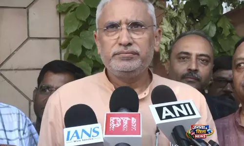 BJP के जगदीश विश्वकर्मा ने अहमदाबाद में वोट डाला, गुजरात के स्थानीय चुनावों में भारी मतदान की अपील की