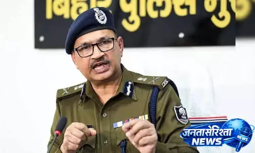 ड्यूटी के दौरान कोई तिलक नहीं, कोई मेकअप नहीं: बिहार DGP के आदेश ने इंटरनेट पर बँटवारा कर दिया ड्यूटी के दौरान कोई तिलक नहीं, कोई मेकअप नहीं: बिहार DGP के आदेश ने इंटरनेट पर बँटवारा कर दिया
