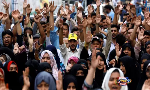 Quetta में विरोध प्रदर्शन तेज़, लापता छात्र मामले को लेकर पाकिस्तानी अधिकारियों पर बढ़ा दबाव Quetta में विरोध प्रदर्शन तेज़, लापता छात्र मामले को लेकर पाकिस्तानी अधिकारियों पर बढ़ा दबाव