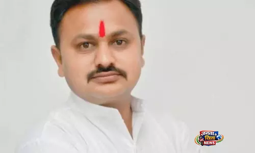 चुनावी माहौल के बीच AAP उम्मीदवार नरेंद्रसिंह जडेजा का निधन, दिल का दौरा बना कारण चुनावी माहौल के बीच AAP उम्मीदवार नरेंद्रसिंह जडेजा का निधन, दिल का दौरा बना कारण