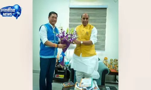 Pema Khandu और राजनाथ सिंह की बैठक में बॉर्डर इंफ्रास्ट्रक्चर पर चर्चा Pema Khandu और राजनाथ सिंह की बैठक में बॉर्डर इंफ्रास्ट्रक्चर पर चर्चा