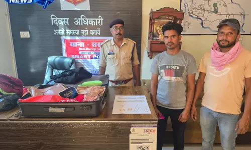 CCTV की मदद से मिला खोया बैग, बिलासपुर पुलिस ने 3 लाख के जेवरात सुरक्षित लौटाए CCTV की मदद से मिला खोया बैग, बिलासपुर पुलिस ने 3 लाख के जेवरात सुरक्षित लौटाए