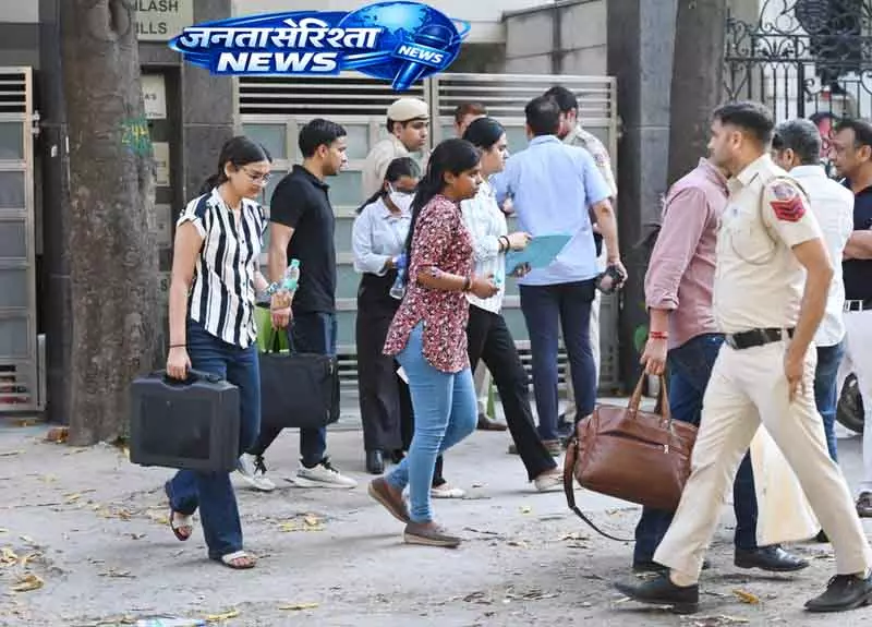 Delhi पुलिस ने IRS बेटी के रेप-मर्डर केस में क्राइम सीन को रीक्रिएट किया Delhi पुलिस ने IRS बेटी के रेप-मर्डर केस में क्राइम सीन को रीक्रिएट किया