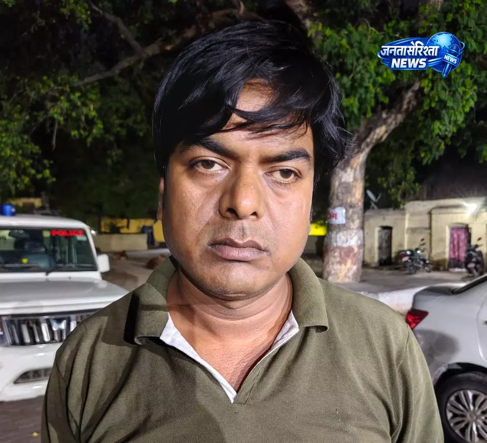 जॉब दिलाने के बहाने महिला और नाबालिग से रेप की कोशिश, कार के साथ आरोपी गिरफ्तार जॉब दिलाने के बहाने महिला और नाबालिग से रेप की कोशिश, कार के साथ आरोपी गिरफ्तार