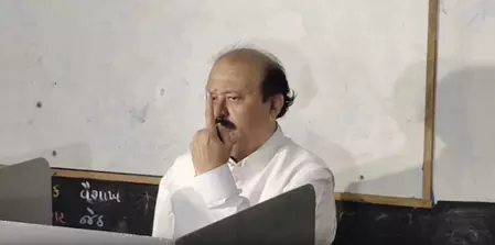 गुजरात में स्थानीय निकाय चुनाव के लिए मतदान जारी, विधानसभा उपाध्यक्ष ने की वोट डालने की अपील गुजरात में स्थानीय निकाय चुनाव के लिए मतदान जारी, विधानसभा उपाध्यक्ष ने की वोट डालने की अपील