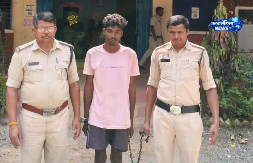 पारिवारिक नाराजगी में बेटे ने मां को फावड़े से मारा, मौके पर मौत पारिवारिक नाराजगी में बेटे ने मां को फावड़े से मारा, मौके पर मौत
