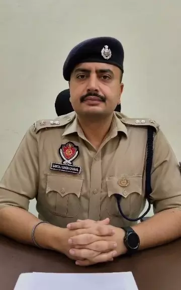 पंजाब: भवानीगढ़ में पथराव के बाद पुलिस का एक्शन तेज, 10 से ज्यादा संदिग्ध हिरासत में पंजाब: भवानीगढ़ में पथराव के बाद पुलिस का एक्शन तेज, 10 से ज्यादा संदिग्ध हिरासत में