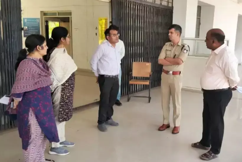 Rajgarh: परीक्षा से पहले कलेक्टर का निरीक्षण, व्यवस्थाएं चाक-चौबंद Rajgarh: परीक्षा से पहले कलेक्टर का निरीक्षण, व्यवस्थाएं चाक-चौबंद