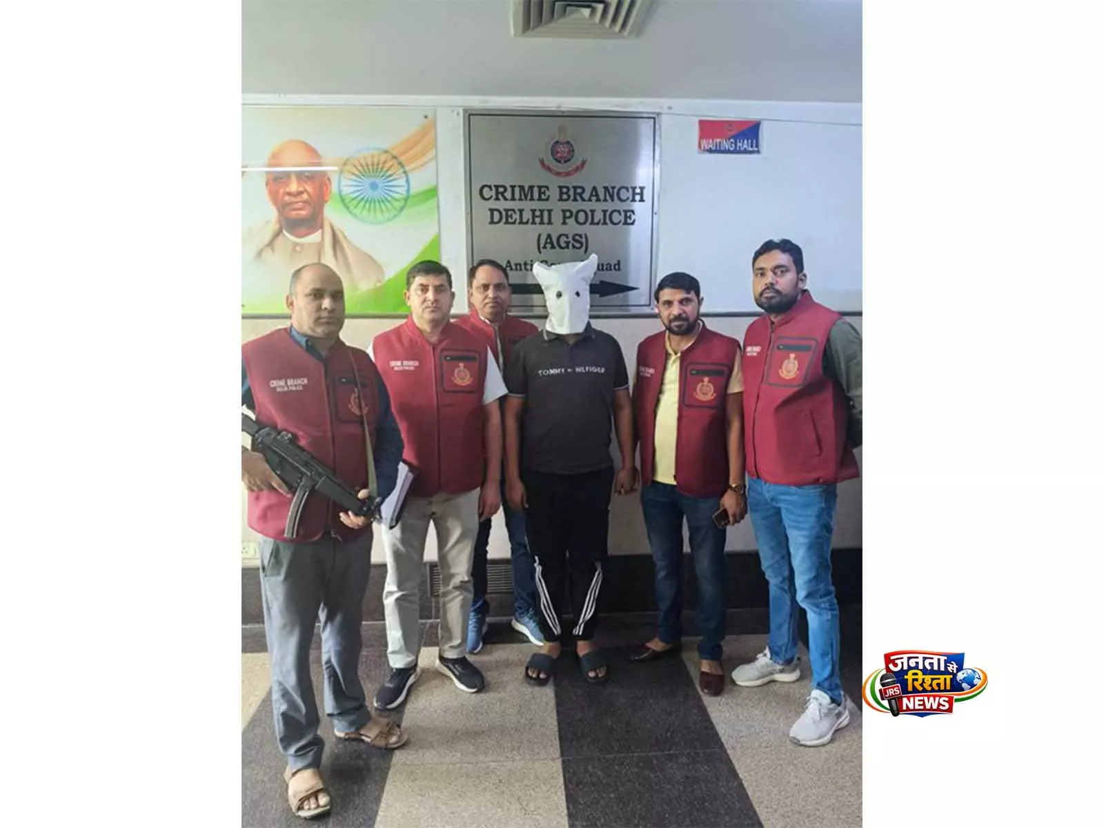दिल्ली पुलिस ने Dwarka में नंदू गैंग के एक साथी को गिरफ़्तार किया, ज़िंदा कारतूस और सिंगल-शॉट पिस्तौल बरामद दिल्ली पुलिस ने Dwarka में नंदू गैंग के एक साथी को गिरफ़्तार किया, ज़िंदा कारतूस और सिंगल-शॉट पिस्तौल बरामद