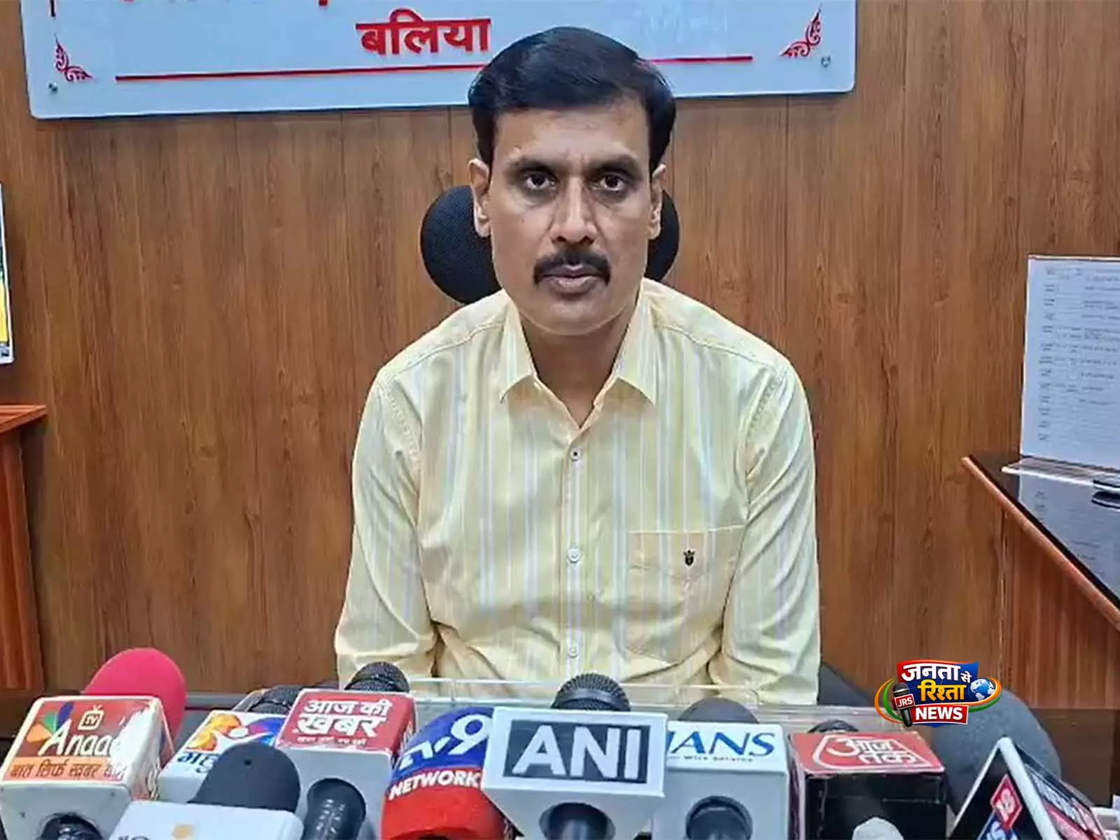 Ballia में एम्बुलेंस को ईंधन न मिलने के आरोप के बाद व्यक्ति की मौत, जांच जारी Ballia में एम्बुलेंस को ईंधन न मिलने के आरोप के बाद व्यक्ति की मौत, जांच जारी