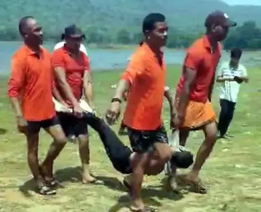 डैम में डूबने से किशोर की मौत, गोताखोरों ने शव बरामद किया डैम में डूबने से किशोर की मौत, गोताखोरों ने शव बरामद किया