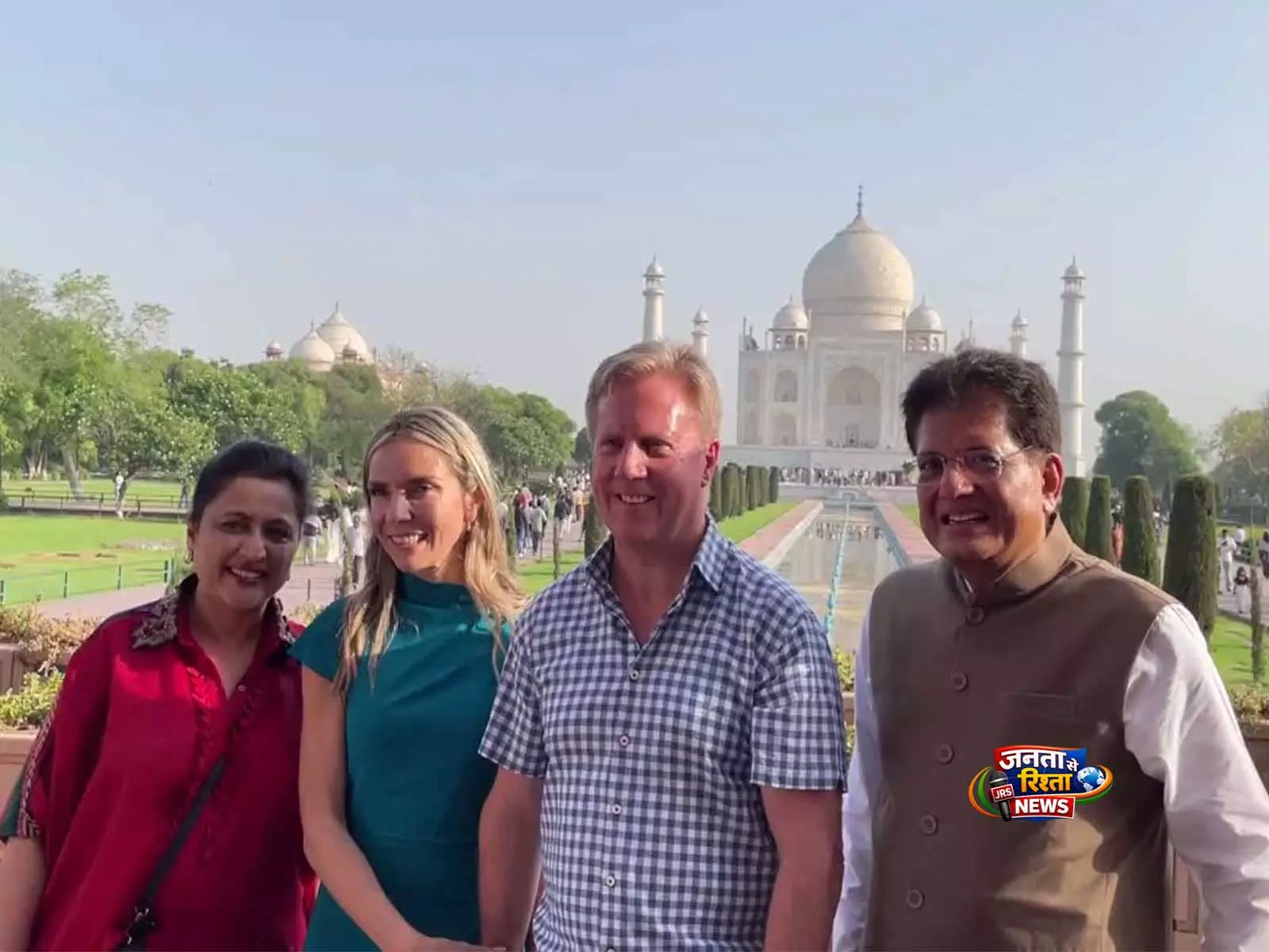 FTA वार्ता से पहले केंद्रीय मंत्री गोयल और न्यूजीलैंड मंत्री मैक्ले ने ताजमहल का दौरा किया FTA वार्ता से पहले केंद्रीय मंत्री गोयल और न्यूजीलैंड मंत्री मैक्ले ने ताजमहल का दौरा किया