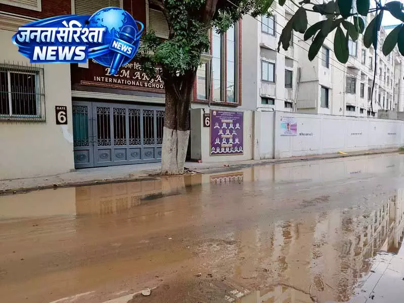 Ludhiana में बारिश का पानी गलियों में जमा, लोगों की मुश्किलें बढ़ीं Ludhiana में बारिश का पानी गलियों में जमा, लोगों की मुश्किलें बढ़ीं