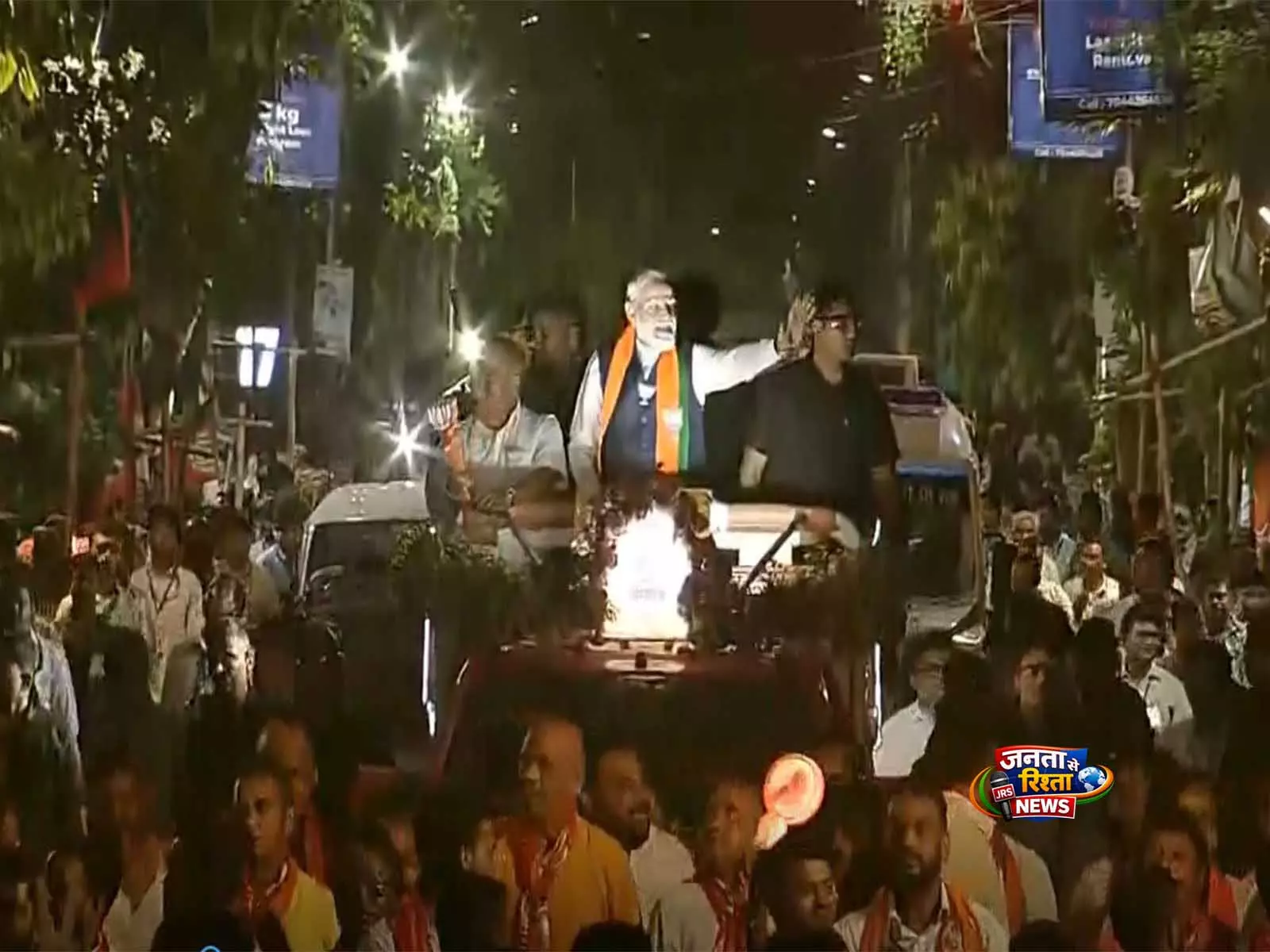 PM मोदी ने उत्तरी कोलकाता में किया रोड शो PM मोदी ने उत्तरी कोलकाता में किया रोड शो
