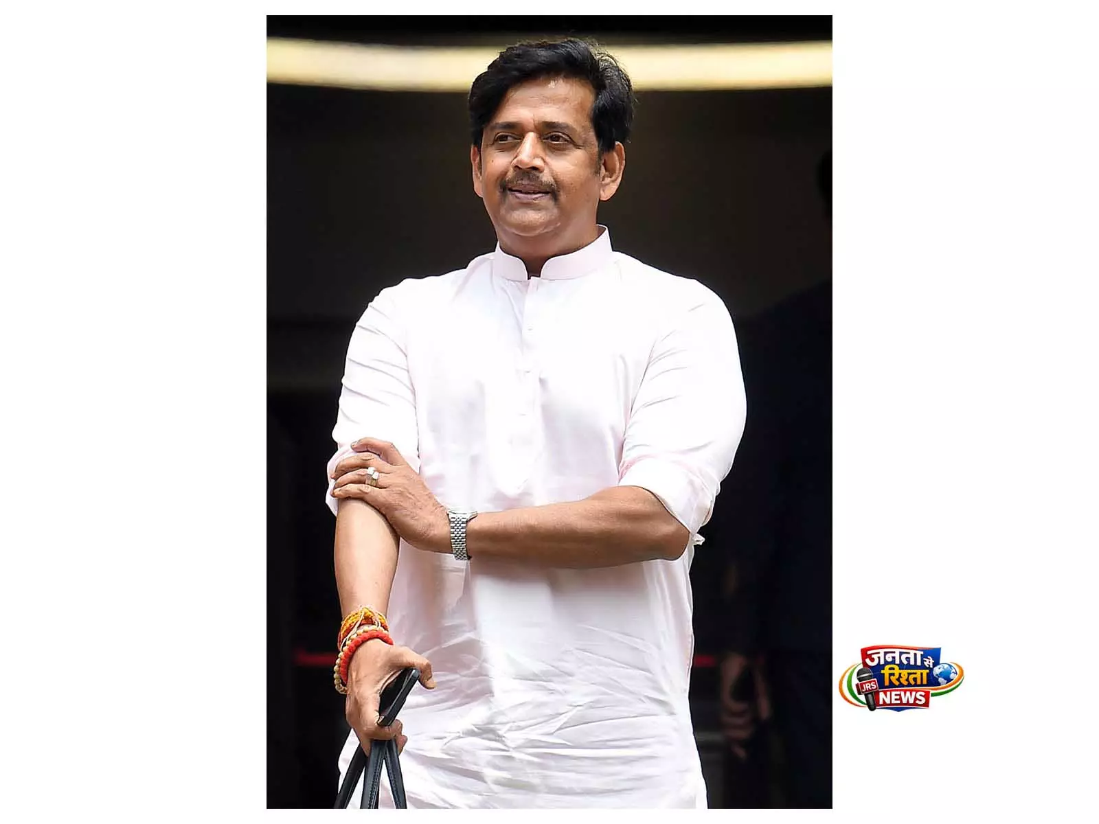 बम और गुंडागर्दी से लोकतंत्र को दबाया नहीं जा सकता, Howrah में रोड शो के दौरान रवि किशन ने कहा बम और गुंडागर्दी से लोकतंत्र को दबाया नहीं जा सकता, Howrah में रोड शो के दौरान रवि किशन ने कहा