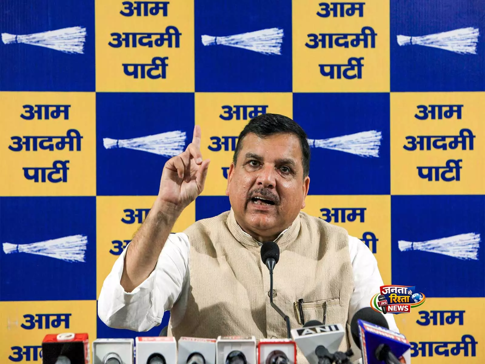 संजय सिंह ने राज्यसभा सभापति को याचिका सौंपकर AAP छोड़ने वाले 7 सांसदों को अयोग्य घोषित करने की मांग की संजय सिंह ने राज्यसभा सभापति को याचिका सौंपकर AAP छोड़ने वाले 7 सांसदों को अयोग्य घोषित करने की मांग की